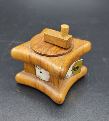 Ancien metre ruban - , devidoire