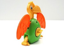 OISEAU OUVRANT SON BEC ET