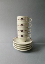 4 tasses à café et leur sous