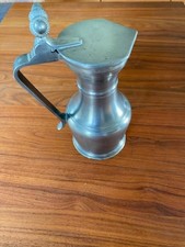 Channe/Pichet en etain. Poucier glands