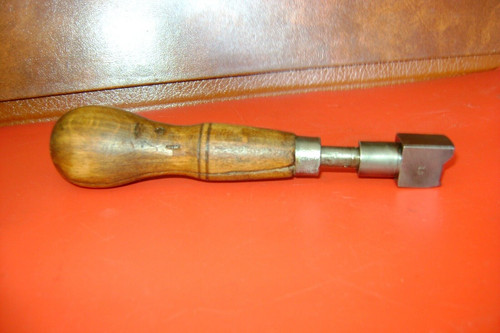 Outil ancien cordonnier - ancien,