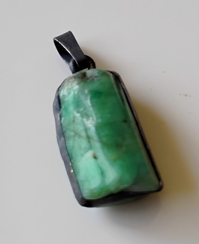 Pendentif emeraude brute - pendentif,