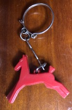 PORTE CLÉ DE COLLECTION - CHEVAL ROUGE MARQUE  POULAIN CHOCOLAT  - VINTAGE 