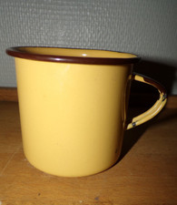 Tasse métal émaillé jaune