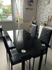 table et chaises salle à manger avec quatre housse offerte