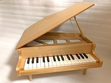 Kawai Mini Grand Piano Modèle 1144 Compact Upright Toy Instrument