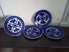 LOT DE 4 ASSIETTES EN