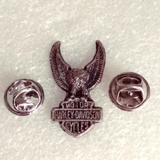 Pin's lapel pin pins Moto Logo HARLEY DAVIDSON MOTOR CYCLES Aigle Signé