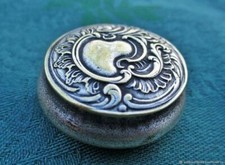 pilulier  médaillon argentée