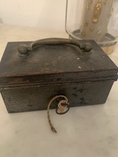 Petit Coffre Très Ancien Avec Clé