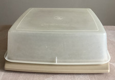 Ancienne boîte carrée multi