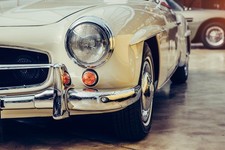 Photo phare voiture ancienne