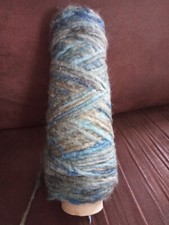 1 petite Bobine de Fil à Tricoter Fantaisie Tons Bleus et Gris (290g)