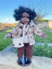 POUPEE EN PORCELAINE METISSE
