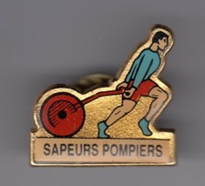 RARE PINS PIN'S .. POMPIER FIRE CASERNE EQUIPE EQUIPE FEU DEVIDOIR TUYAU ~ES