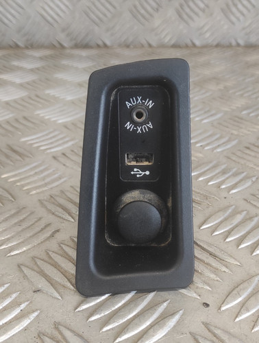 Prise auxiliaire usb - prise, +