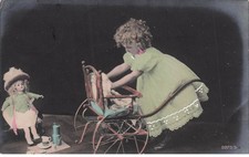 ENFANT avec Landau , Pousette  et POUPEE