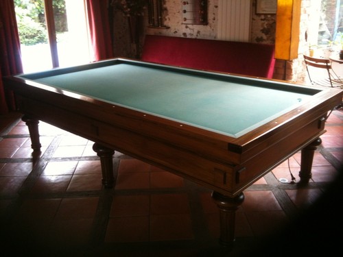 Billard six pieds - pieds, chauffant