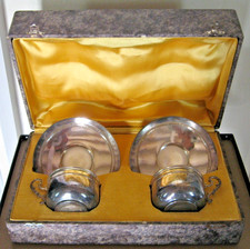 paire de tasses métal argenté STYLE LOUIS XVI dans leur écrin Tête à tête XIX°
