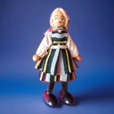 poupée ancienne en bois