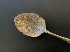 Cuillère saupoudreuse en argent massif pressé. P. Orr and Sons  Madras 1880