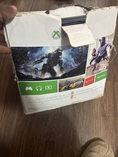 Xbox 369 console with kinect - console,
