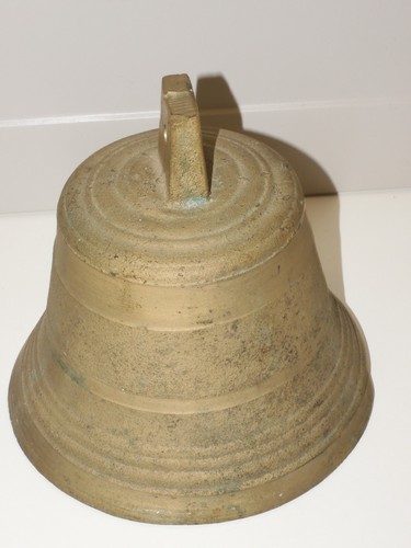 Belle ancienne grande cloche - -belle,