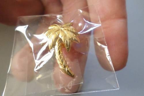 Pin broche badge palmier - broche,