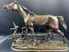 Sculpture en bronze signée Pierre Jules MENE 1810-1879 Cheval à la barrière