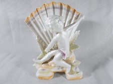 MAGNIFIQUE VASE / BOUQUETIÈRE ENFANT ET ÉVENTAIL EN PORCELAINE