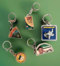 5 porte clés anciens dont 1 michelin