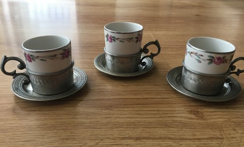 Anciennes tasses à - anciennes,