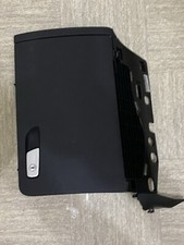 Boite à gants + Chargeur Cd