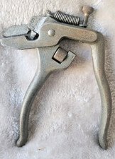 Ancien outil PINCE A AVOYER