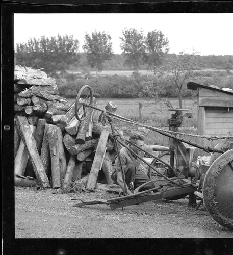 Portrait homme outil agricole