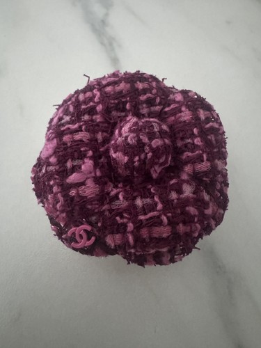 Chanel broche camélia