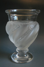 VASE EN VERRE LALIQUE ERMENONVILLE