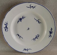 MAGNIFIQUE PLAT EN PORCELAINE TENDRE DE TOURNAI OU ARRAS 32,5 CM