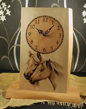 Horloge de bureau en bois design chevaux fait main pyrographie maison décoration art 1