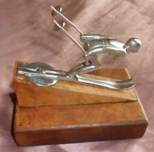 Mascotte automobile bouchon radiateur Skieur signé " Ludes " bronze chromé