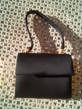  Minaudière ou Nécessaire de toilette vintage en satin noir