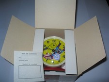 REVEIL MECANIQUE  THEME GOLDORAK ROUGE  8 CM DE VERRE AVEC SA BOITE TBE