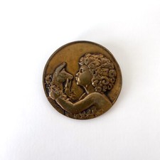 Broche médaille Art Déco "Le faune à l'antilope" par François M. Thénot - 1930s