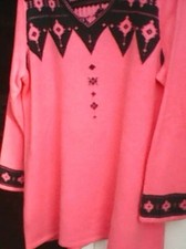 Pull tunique rose et motifs noirs T L