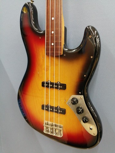 Guitare basse électrique
