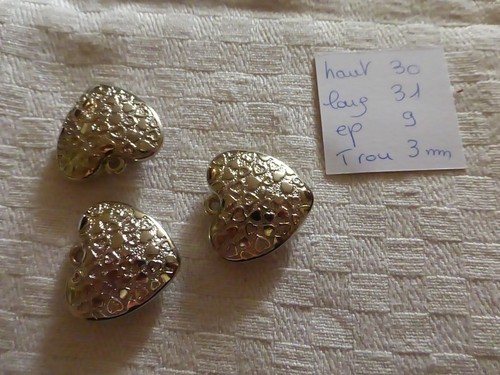 Lot pendentif forme de - de, en