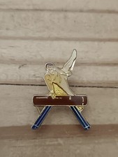 Pin's Pins Pin Enamel 22  Sport  Gymnastique  "CHEVAL D'ARÇON" 