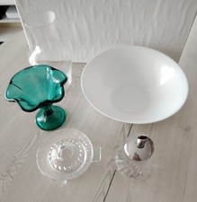 Lot vaisselle : 1 saladier, 1 carafe, 1 sucrier, 1 presse-citron, 1 coupe glace