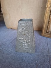 Ancien vase  en etain repoussé h 10.3 cm
