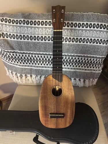 Rare vintage gold label - rare, kamaka
